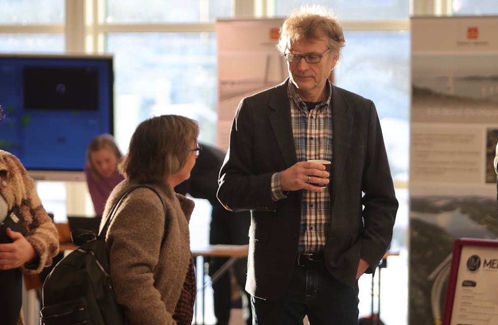 Henry Damman fra Statens vegvesen var selvsagt på plass for å snakke om E 39 sist det var møte i Aksdal. Nå er han på vei tilbake. Foto: Alf-Einar Kvalavåg