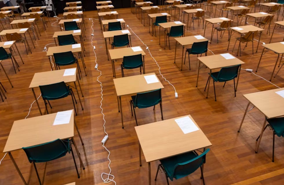 I 2022 oppnemnde regjeringa eit utval som skulle gjennomgå kvalitetsvurderingssystemet i skulen. Utvalet foreslår å avvikle eksamen i grunnskulen, noko ei rekke kommunar er kritiske til. Foto: Frederik Ringnes / NTB / NPK