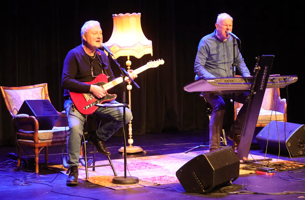 Duoen Terje Helgesen og Graham Smith hadde valgt ut et solid knippe med kjente og kjære sanger. Foto: Alf-Einar Kvalavåg
