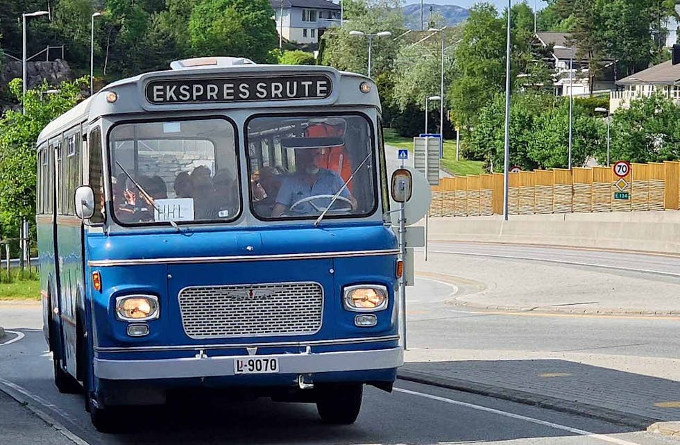 På grunn av begrenset plass til parkering ble det satt opp en veteranbuss (NSB buss fra 1967) fra Rutebilhistorisk Forening avd. Haugaland.