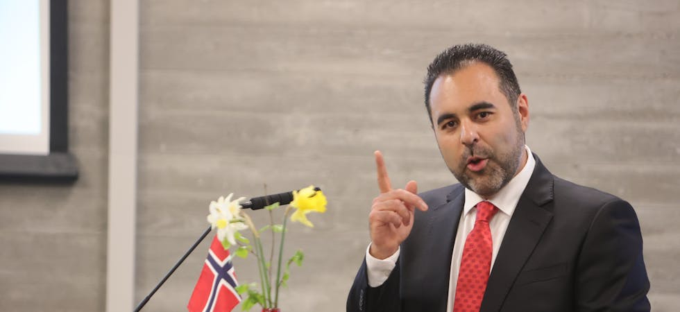 Stortingspresident Masud Gharahkhani trakk fram dei store linjene i sin 1. mai-tale i Tysvær. Foto: Alf-Einar Kvalavåg
