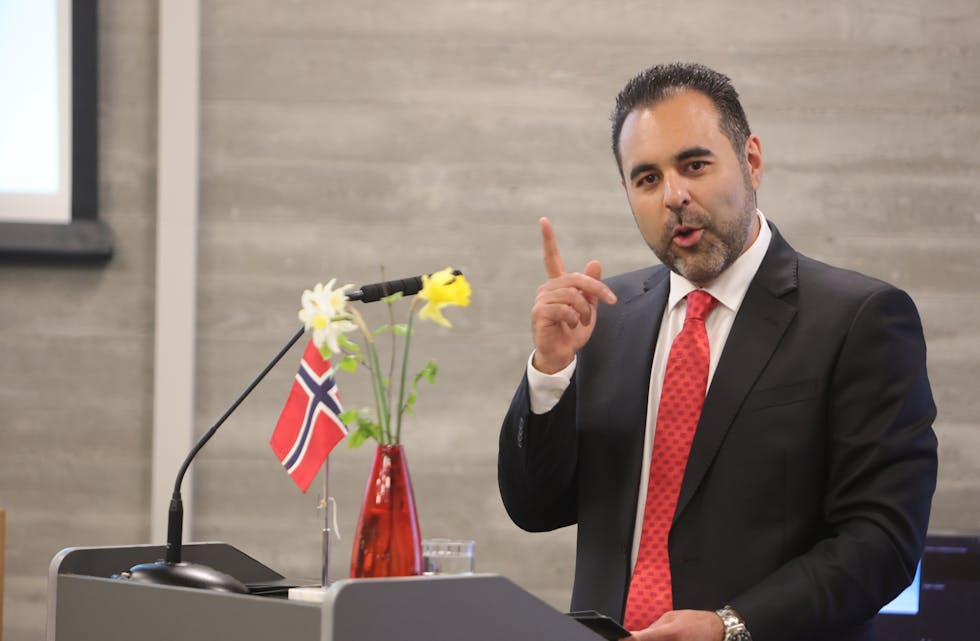 Stortingspresident Masud Gharahkhani trakk fram dei store linjene i sin 1. mai-tale i Tysvær. Foto: Alf-Einar Kvalavåg