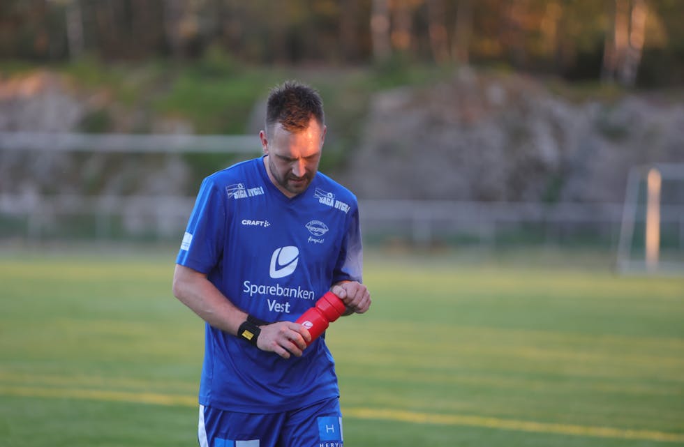 Det var lite å glede seg over i Kopervik i går kveld for Are Søderlund og Falkeid. Foto: Alf-Einar Kvalavåg
