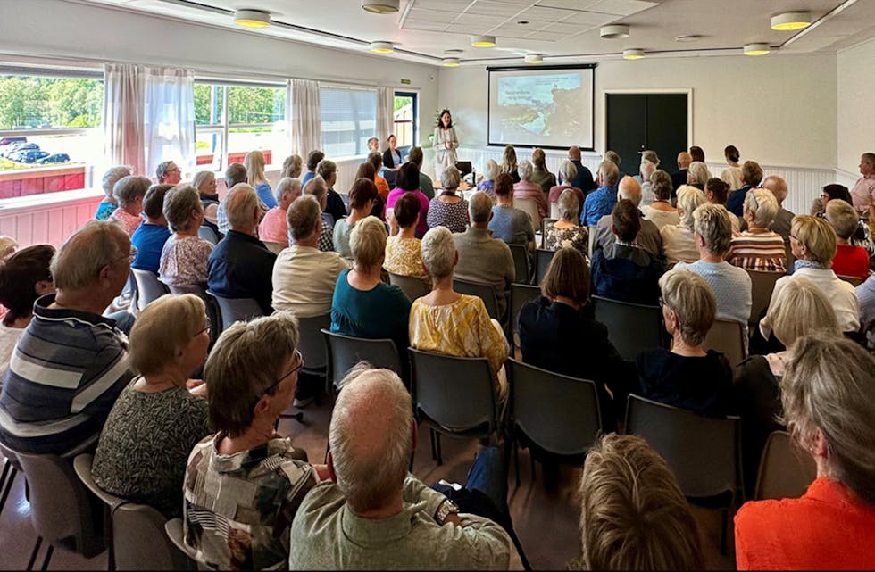 Det var mange som ønsket å få med seg hva kommunen hadde å si om fremtiden for Nedstrandtunet. Foto: Tysvær kommune