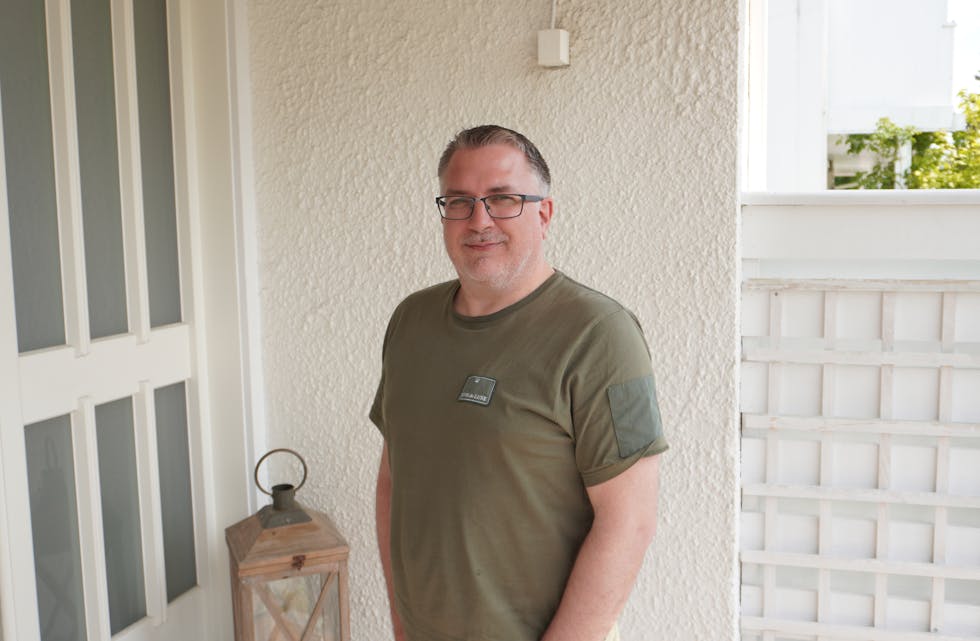 Rådgiver Vilhelm Viksøy i Kirkens SOS etterspør flere frivillige som kan ha gode samtaler.