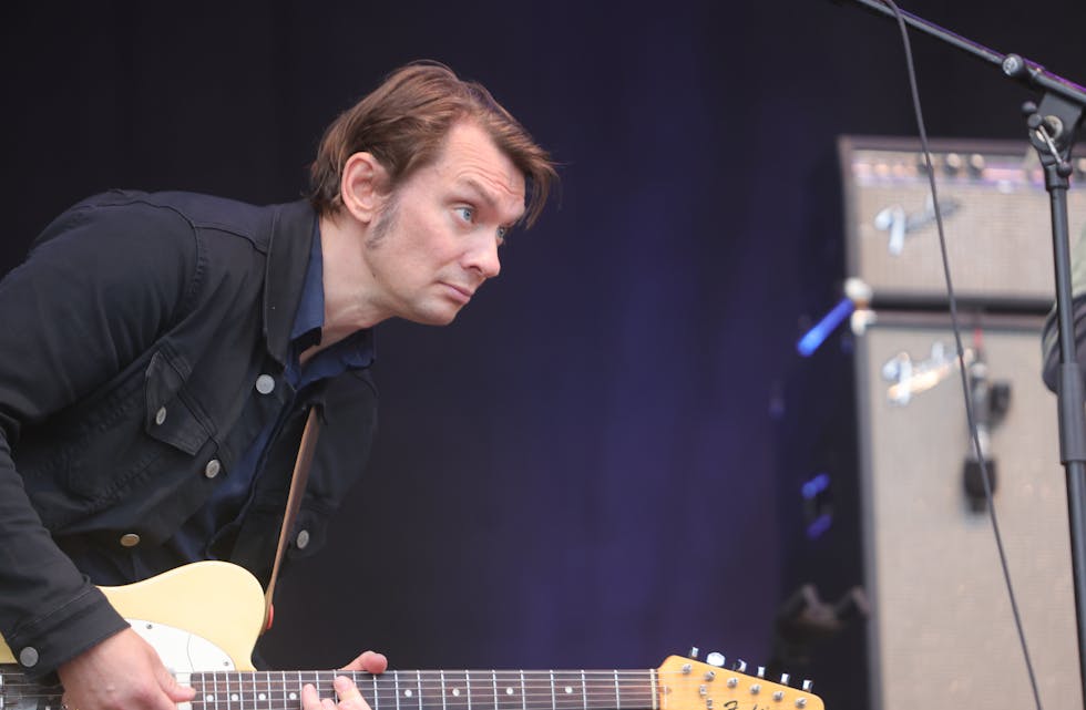 Kjetil Steensnæs har spelt med mange av dei store norske artistane. Snart kjem han til Tysværtunet saman med Tom Roger Aadland. Foto: Alf-Einar Kvalavåg