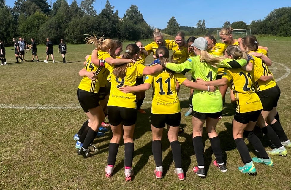 Jaaaaa..... Skjold J15 er klare for kvartfinale i B-spillet i Norway cup etter 2-0 seier over Indrefjord/ Hammerfest. Foto: John Inge Ulvøy