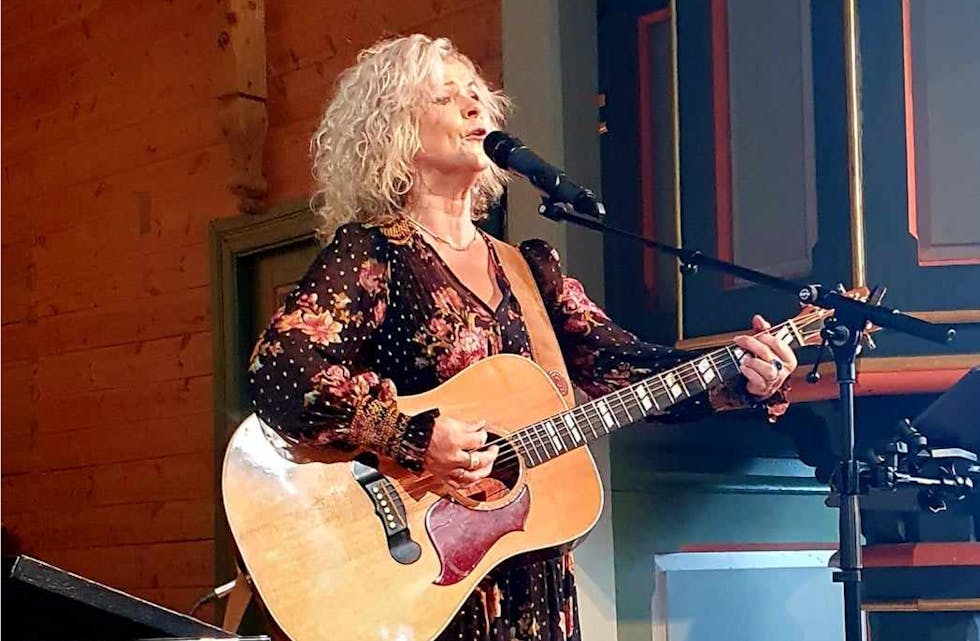 Synnøve Aanensen var en av de som hadde konsert på Nedstrand. Foto: Bjørg Rørtveit