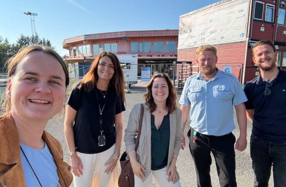 Torsdag ettermiddag møtte tre senterpartister opp hos Frakkagjerd ungdomsskole. Kommunestyret i Tysvær, Rogaland fylkeskommune og Stortingets utdannings komité var representert.