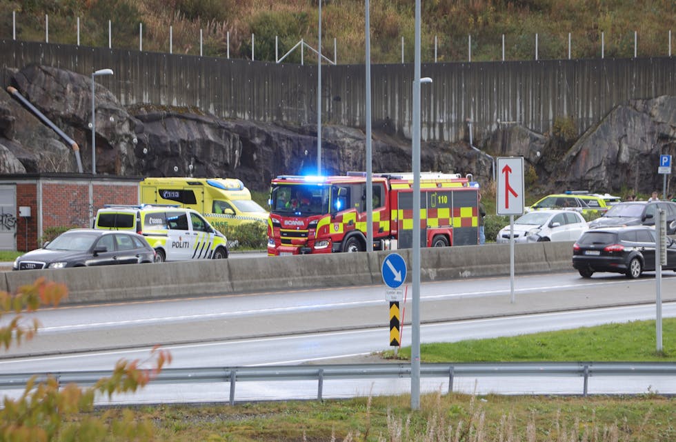 Det er ved bussterminalen på østsiden av Førretunnelen to biler har kjørt i hverandre. Foto: Alf-Einar Kvalavåg