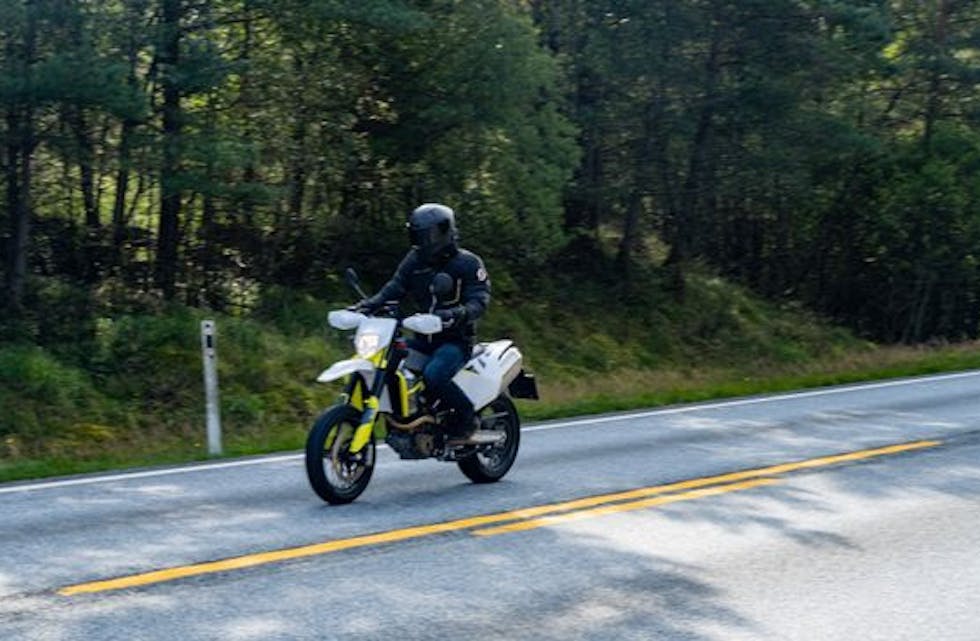 I sommerhalvåret - fra april til september - omkom fem på lett mc. Fire av de som omkom på lett mc var gutter på 16 og 17 år. Guro Ranes, direktør for trafikksikkerhet i Statens vegvesen, er bekymret for utviklingen. Foto: Bård Asle Nordbø, Statens vegvesen