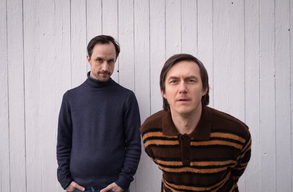 Tønes og Erlend Aasland har blitt til noko heilt spesielt for dei som liker viser med sylskarpe og overraskande tekstar.