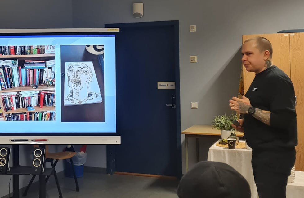 Frakkagjerd ungdomsskole hatt besøk av forfatter og rapper Jon-Are Masternes.