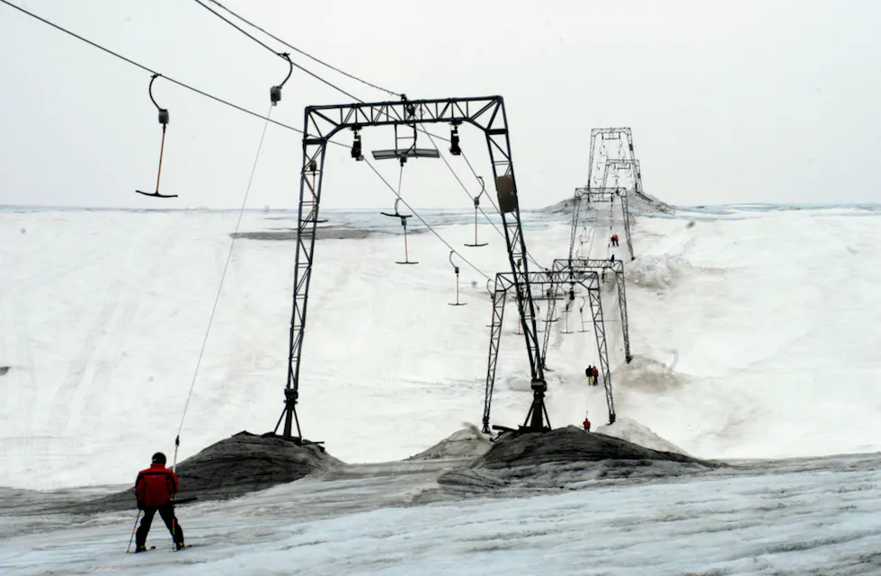 Dei siste åra har bresmelting vore eit problem for sommarskisenteret på Folgefonna. No har selskapet bak meldt oppbod. Foto: Marit Hommedal / NTB