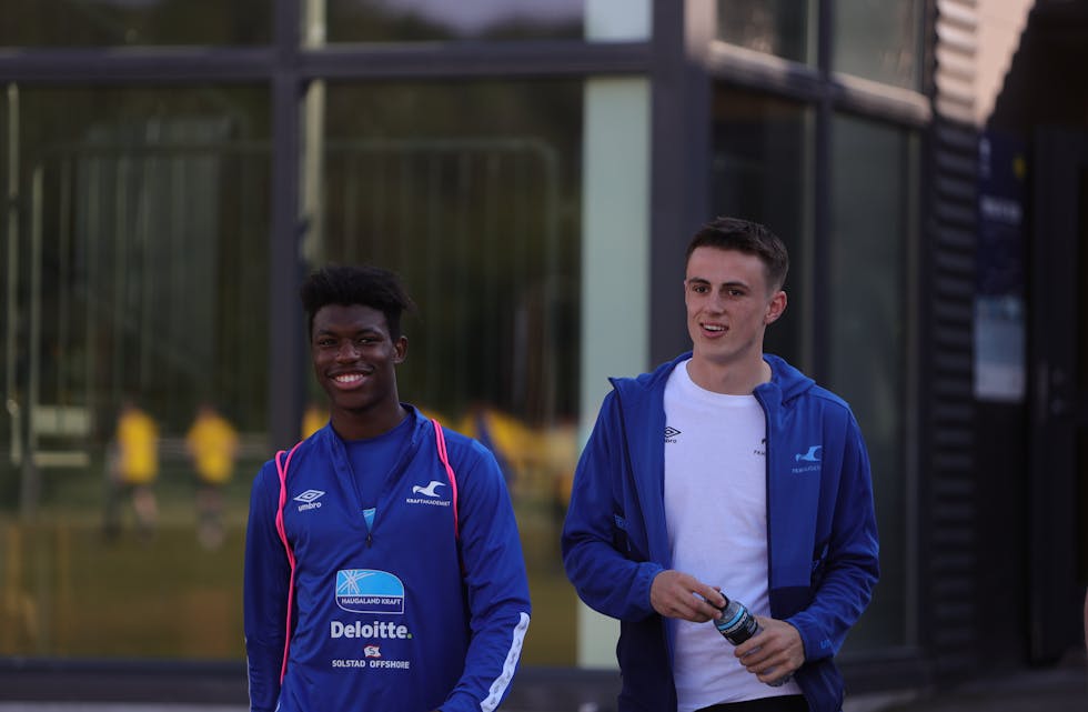 Vegard Solheim på besøk i Grinde. Det er nok lenge til me får sjå han i drakta til Skjold/Stegaberg.