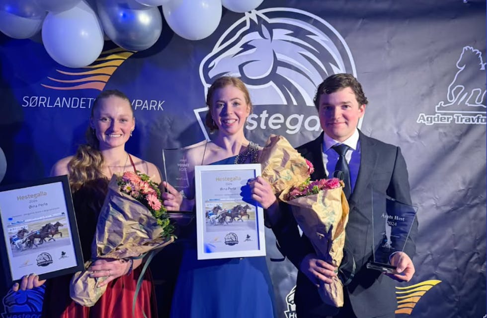 I helgen var det hestegalla på Sørlandets Travpark, både Team Kringeland Eriksen og fire ulike hester var nominert. Johan til høyre. Foto: Team Kringeland Eriksen