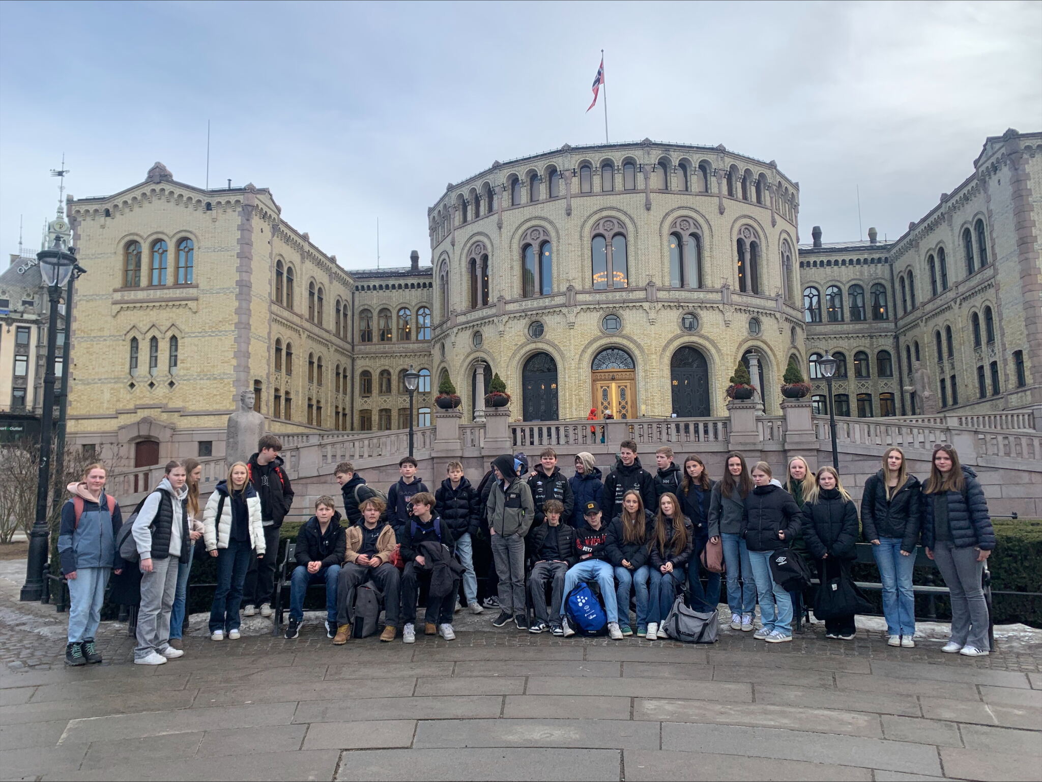 9. trinn ved Tysværvåg b/u-skole var mandag 17. feb. på besøk på Stortinget.