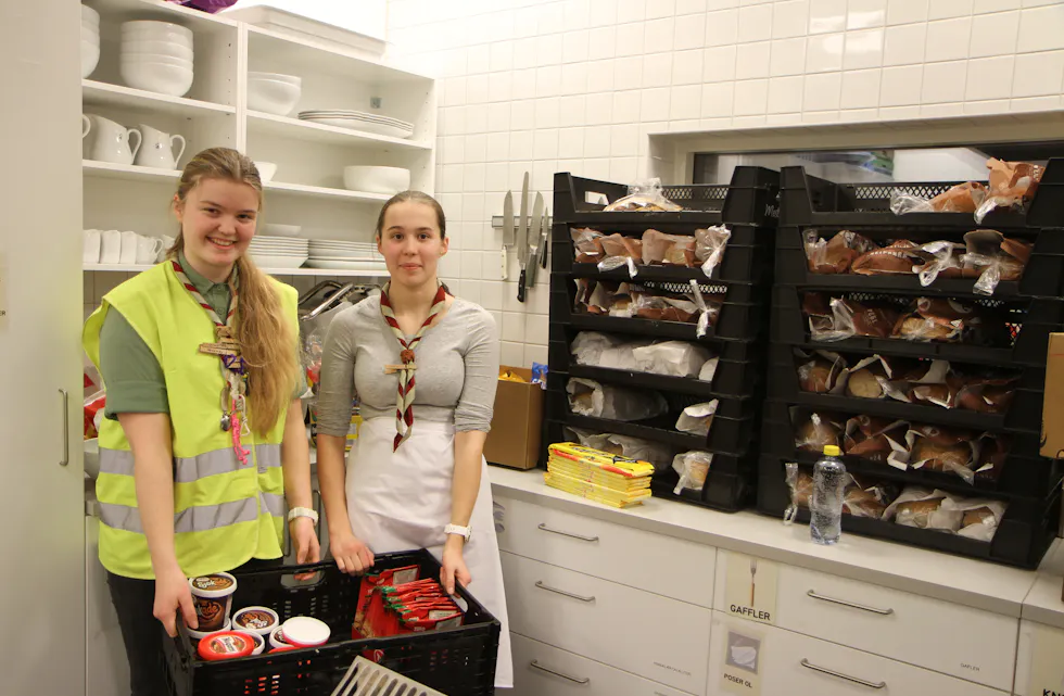 Veslemøy Mortensen og Ingeborg Berge vet hvor mye som skal forbedres før et arrangement.