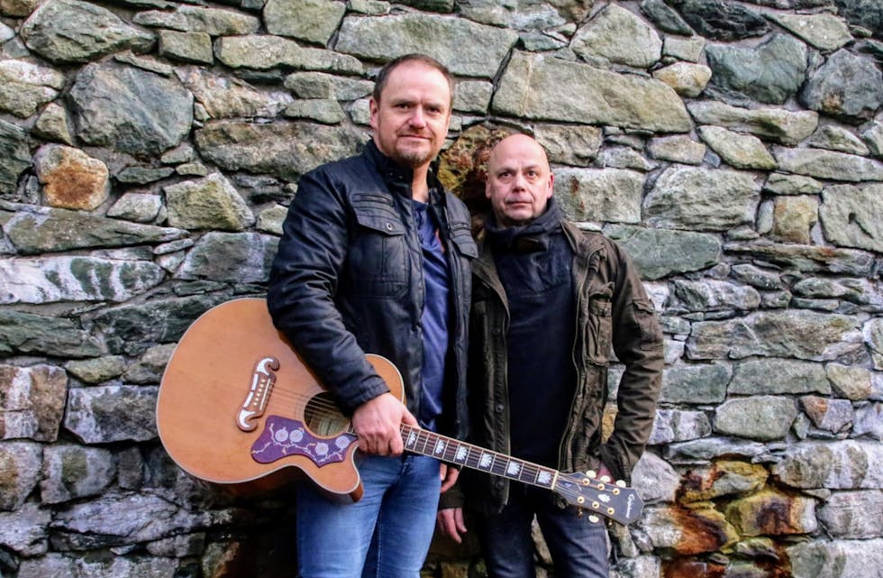 Magne Skålnes og Glenn Kringlebotten er Mainstreet ein svært spennande duo som 28. februar speler lunsjkonsert. Over 200 har sikra seg billettar til det som er skikkeleg folkeleg musikk. To karar og to gitarar blir aldri feil.