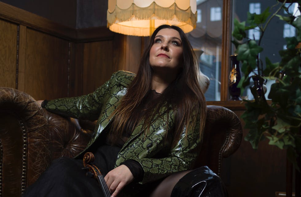 Marie Klåpbakken sitt nyaste album, «Her og Nå», er eit djupdykk i minner og augeblikk. Foto: Jostein Vedvik