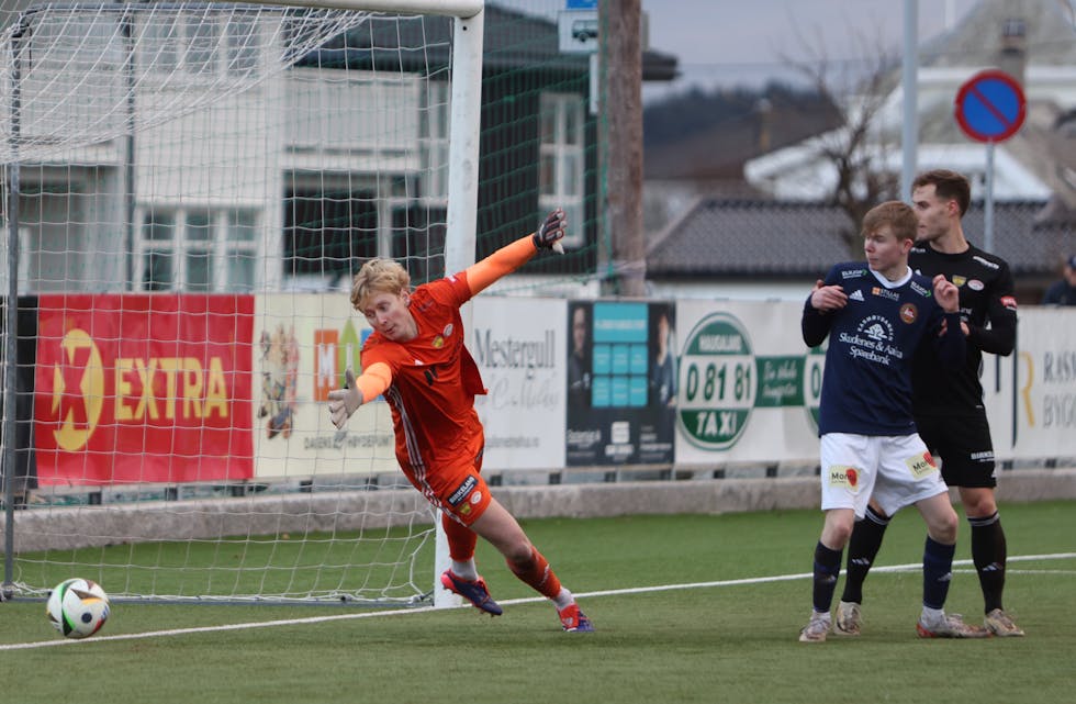 Morten Mæland i kamp mot Åkra 2 i fjor. Nå venter Åkra 1 i Rogalandscupen. Foto: Alf-Einar Kvalavåg
