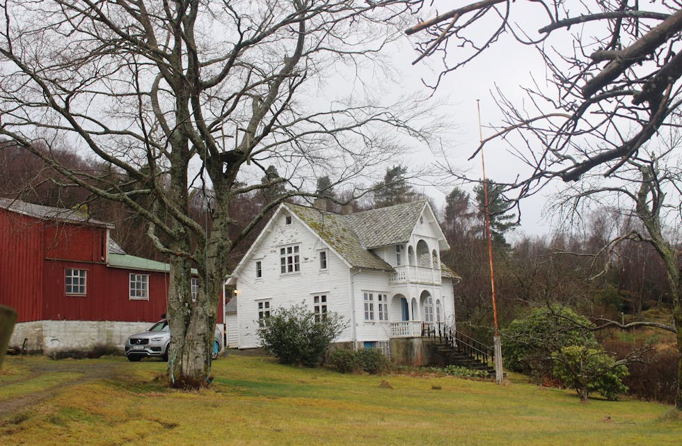 På garden Nyvoll på Haugsgjerdet i Vindafjord kommune, står eit ærverdig sveitserhus frå 1923. Foto: Marit Tvedt