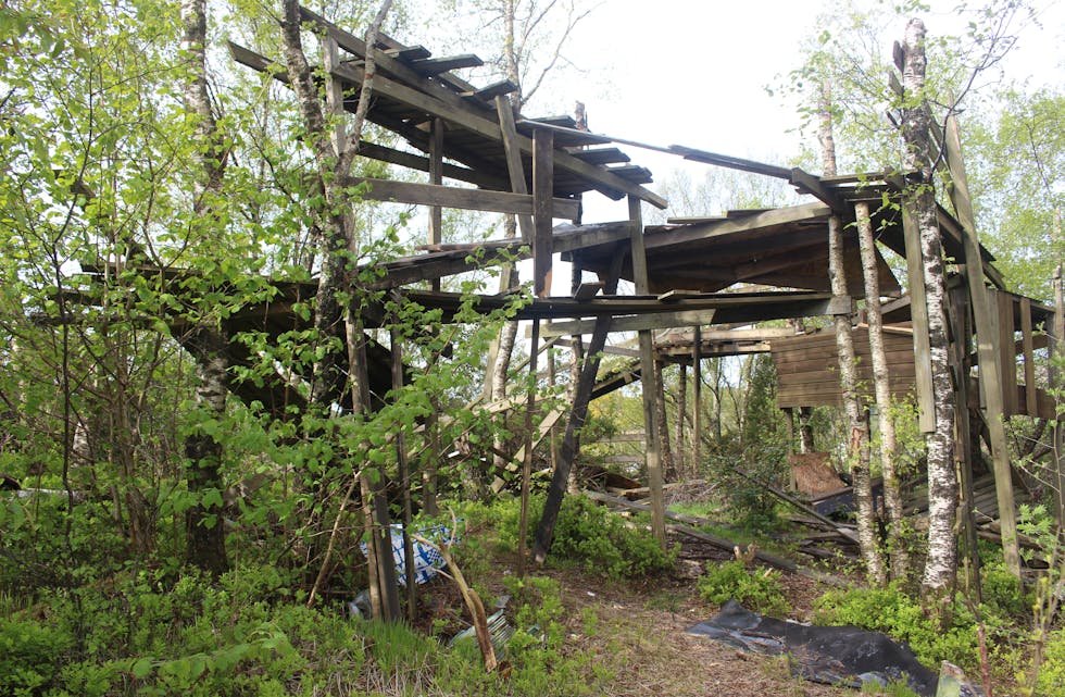 Leikeplassen i krysset Lyngvegen/Lynghaug er sliten, men verre er område på høgda bak. Foto: Marit Tvedt