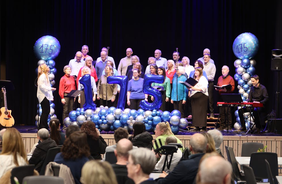 Boknakoret og Aksang i aksjon under Bokn kommune sitt jubileum tidlegare i år.