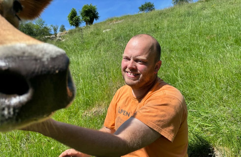 Bonde Ståle Hustoft forteller at det er den tidligste veksten han har opplevd.