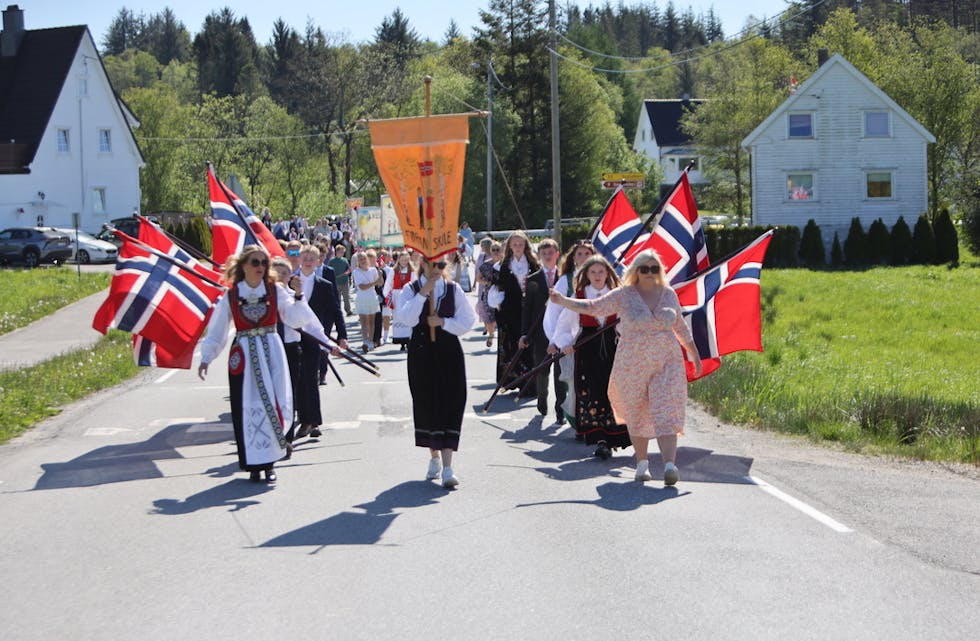 17-mai-toget på Førland. Foto: Alf-Einar Kvalavåg