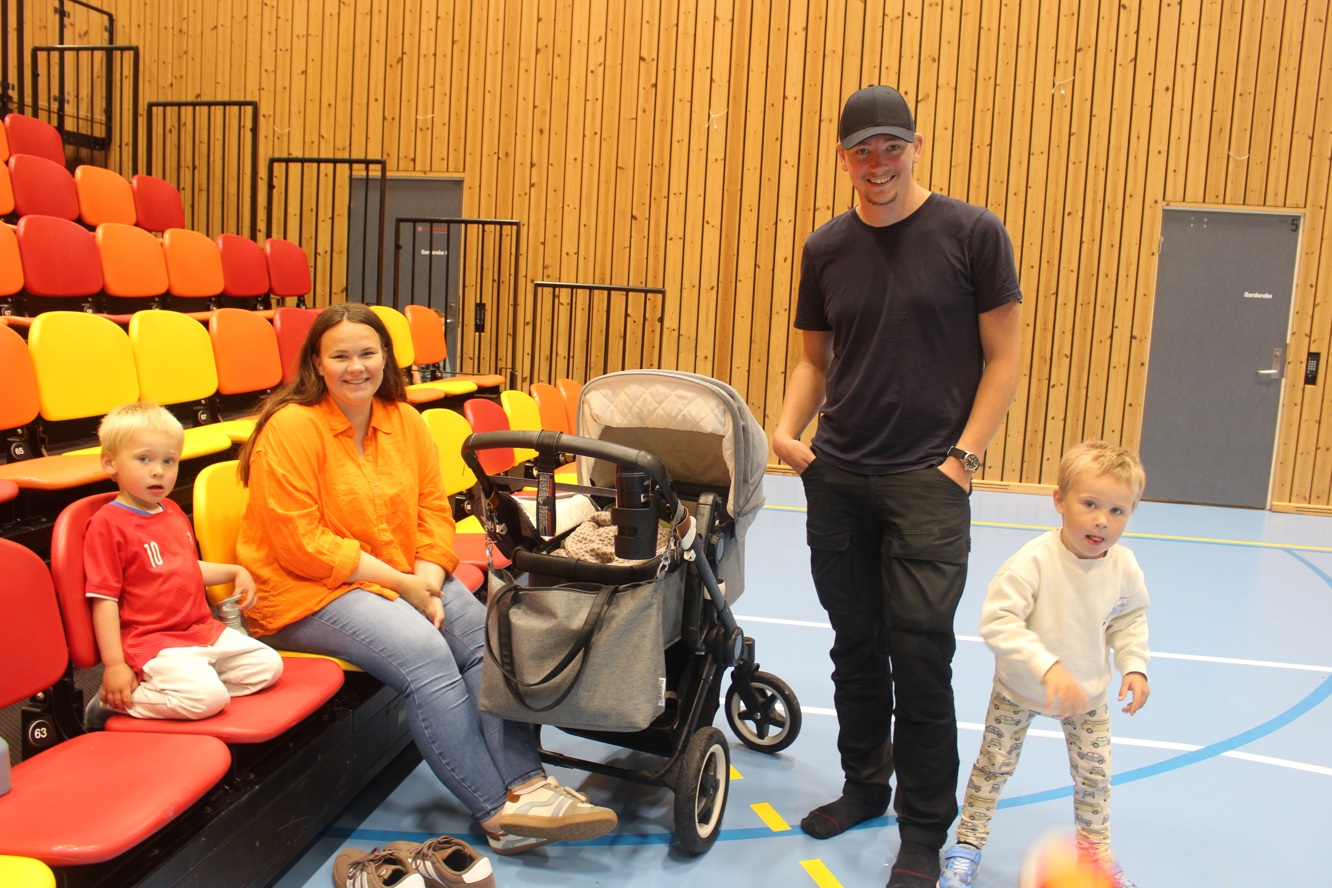 Familien Vierdal har tre gutar, to av dei trengte å få ut overskotsenergi. 