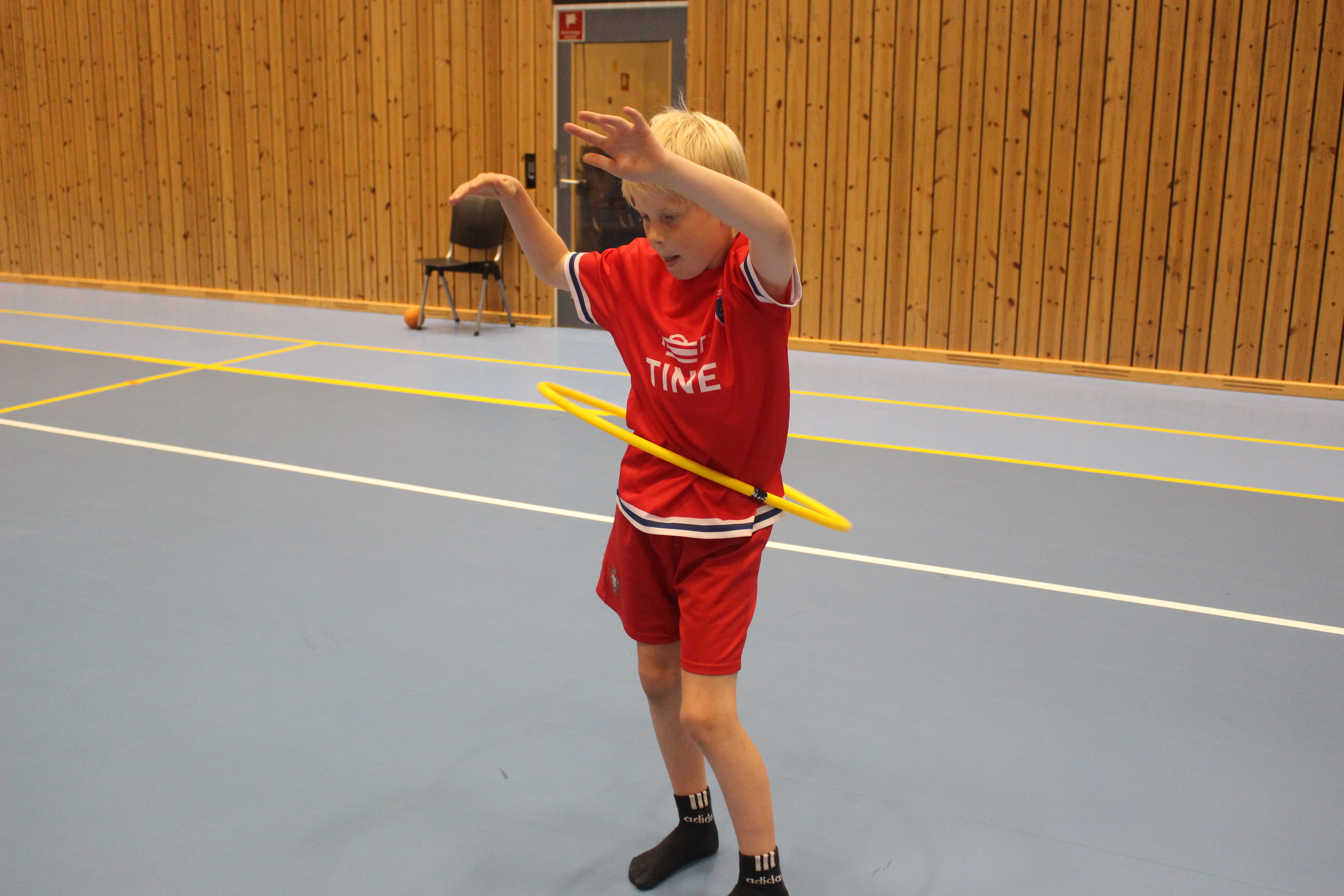 Elias har fått taket på rokkeringen- Eg treng meir trening før eg er skikkeleg god, meiner han. 