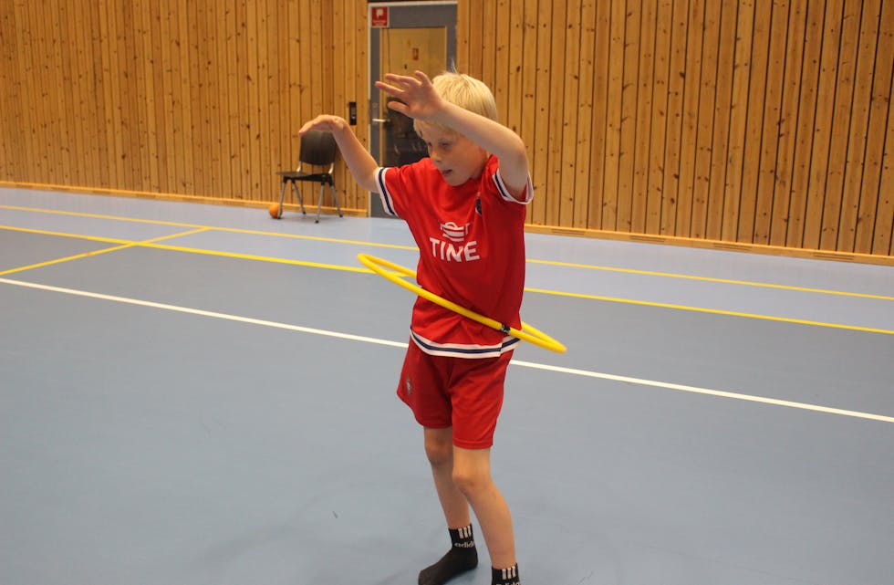 Elias har fått taket på rokkeringen- Eg treng meir trening før eg er skikkeleg god, meiner han.