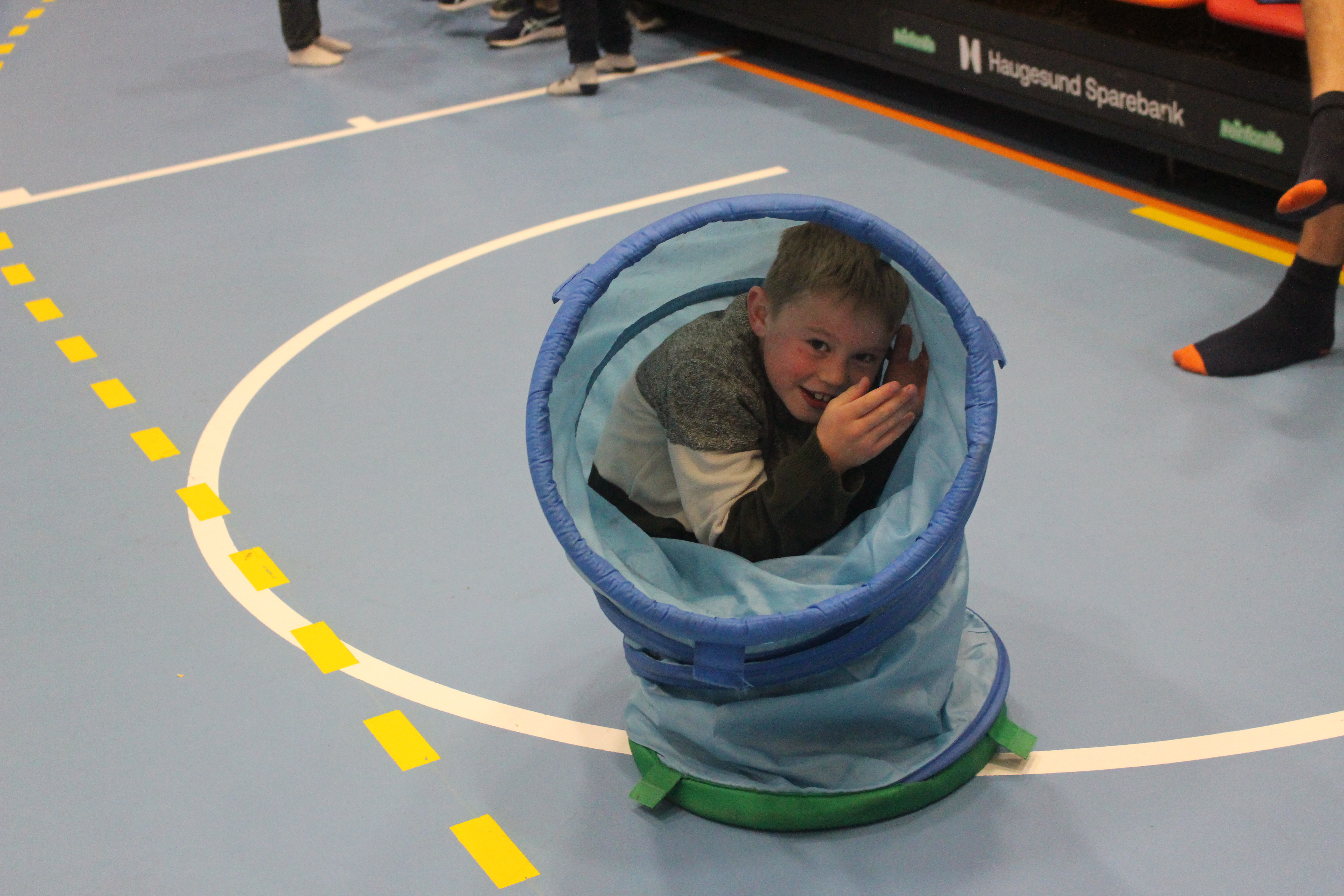 Kven gøymer denne karen seg for, mon tru?