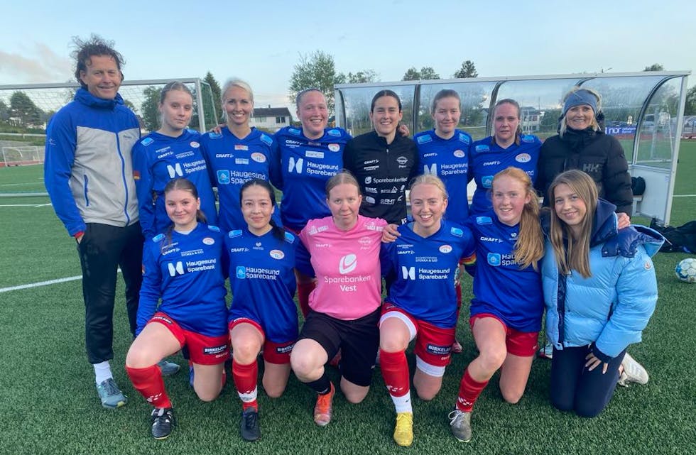 Tysværdamene som i kveld slo Rubbestadneset 4-1 på hjemmebane på Frakkagjerd. Foto: Asbjørn Bakken