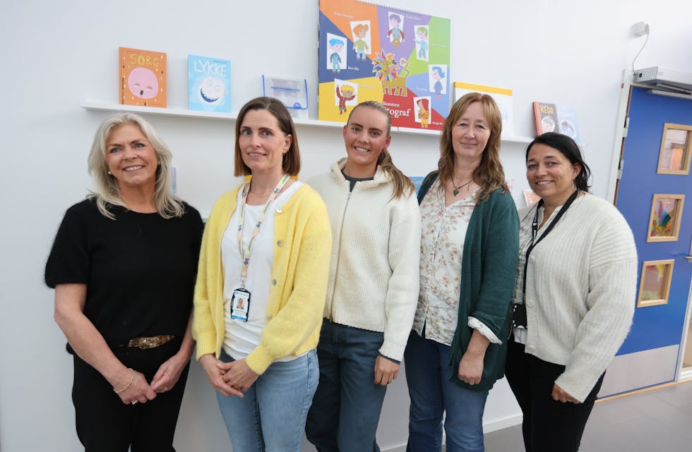Desse fem brenn for jobben sin og vil ha fleire med på laget. Barnehagen er starten på eit langt liv der dei små skal få utvikle seg i trygge rammer. Frå venstre Modgunn Sandvik, Anja Elin Wiklund, Liliane Osnes Gabrielsen, Torbjørg Totti Topnes og Siren Ramsdal.