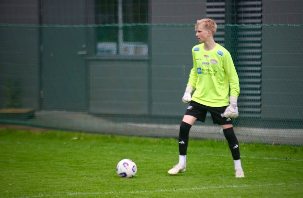 Andreas Strand Sandsgård spilte sin første seriekamp fra start og hadde en svært rolig 1. omgang. Foto: Alf-Einar Kvalavåg