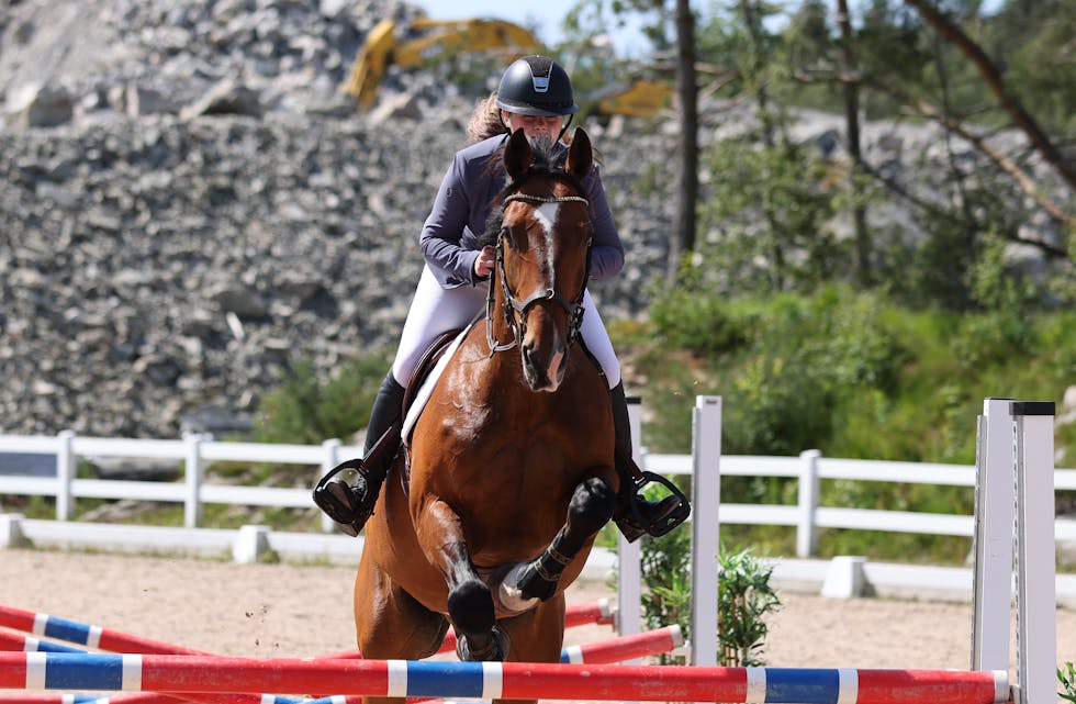Malene Bakken og Castello i aksjon under 20-års-feiringen av rideklubbene i Tysvær. Foto: Alf-Einar Kvalavåg