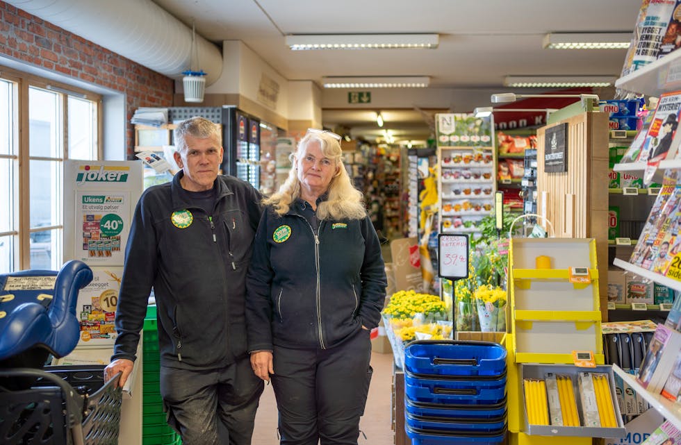 Ekteparet Arve og Marianne Nesheim-Hauge meiner hemmelegheita med å drive butikk er å ikkje ta inn meir enn det ein omset, då unngår man matsvinn.