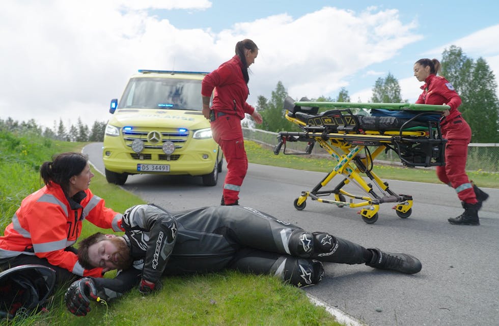 Statens Vegvesen og Ambulanseforbundet Delta deler fem viktige tips til hva du skal gjøre ved en MC-ulykke. Illustrasjonsfoto.