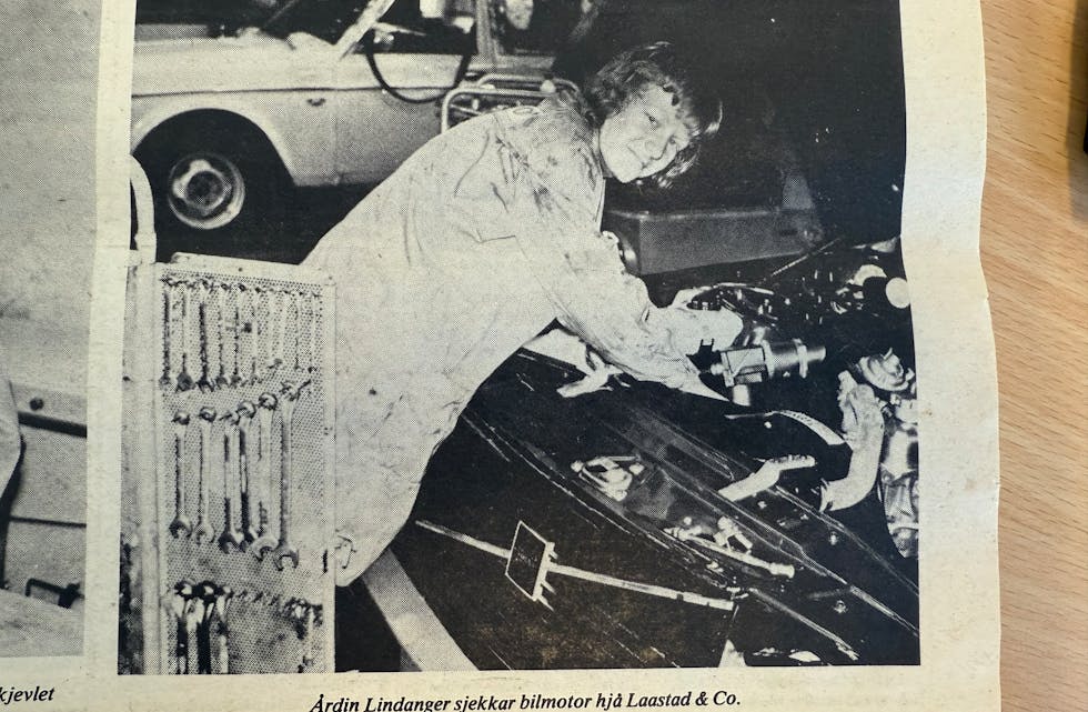 I Tysvær bygdeblad sin avisutgave 5. juni 1976 er Årdin Lindanger intervjuet i forbindelse med utplassering hos Ljaastad & co.