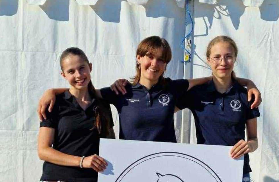 Dette er 100cm fra v. Mille Seeberg, Thea A. Kvalvågnes og Viktoria R. Severinsen