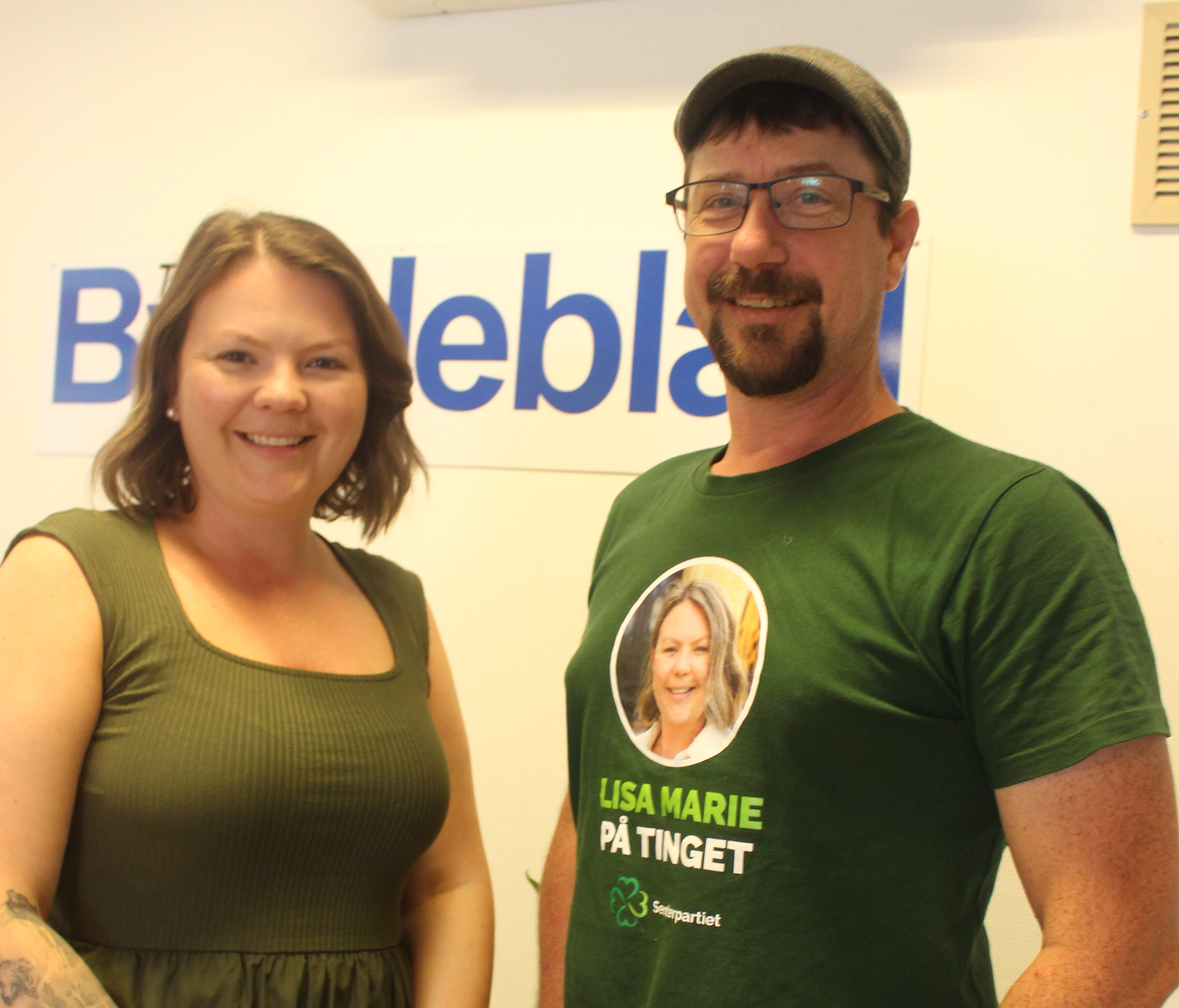  Stortingsrepresentant Lisa Marie Ness Klungland frå Vindafjord og fylkesleiar i SP Birger Hetland besøkte Tysvær Bygdeblad. Foto: Marit Tvedt 