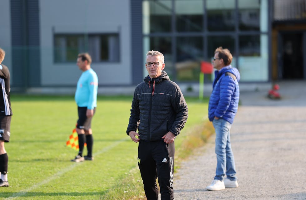 Kjell Åge Kallevik har fått mykje å tenke på denne sommaren. Men i kveld er han kampklar til å møte Etne heime på kunstgraset i Grinde.