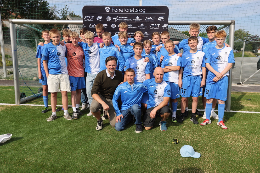 Førre IL sammen med Partileder Dag-Inge Ulstein i KrF. Foto: Alf-Einar Kvalavåg