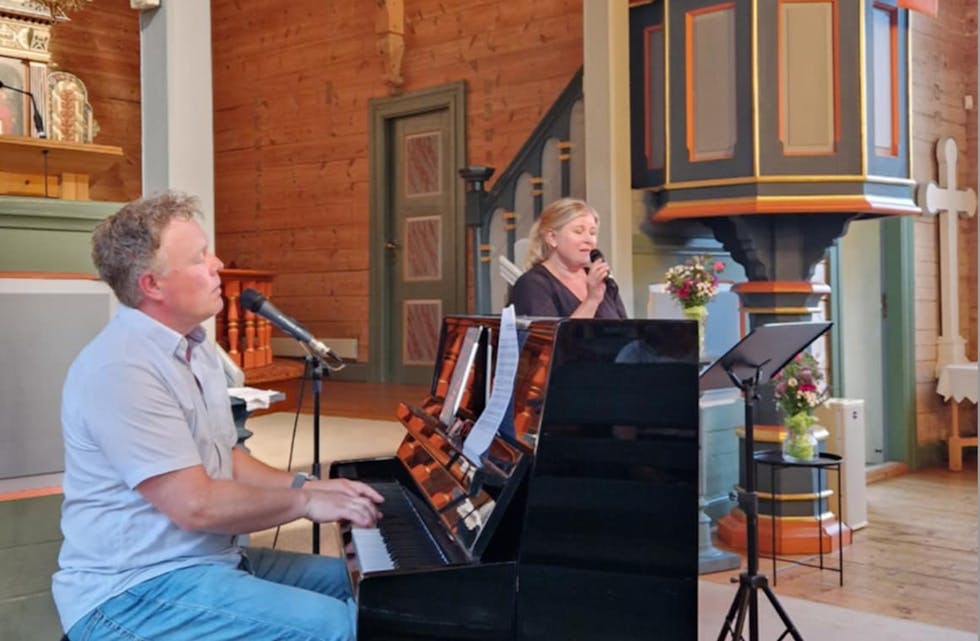 Fra en av kirkekonsertene i sommer: Jan Egil Brevik og Lina Fisk Eide. Foto: