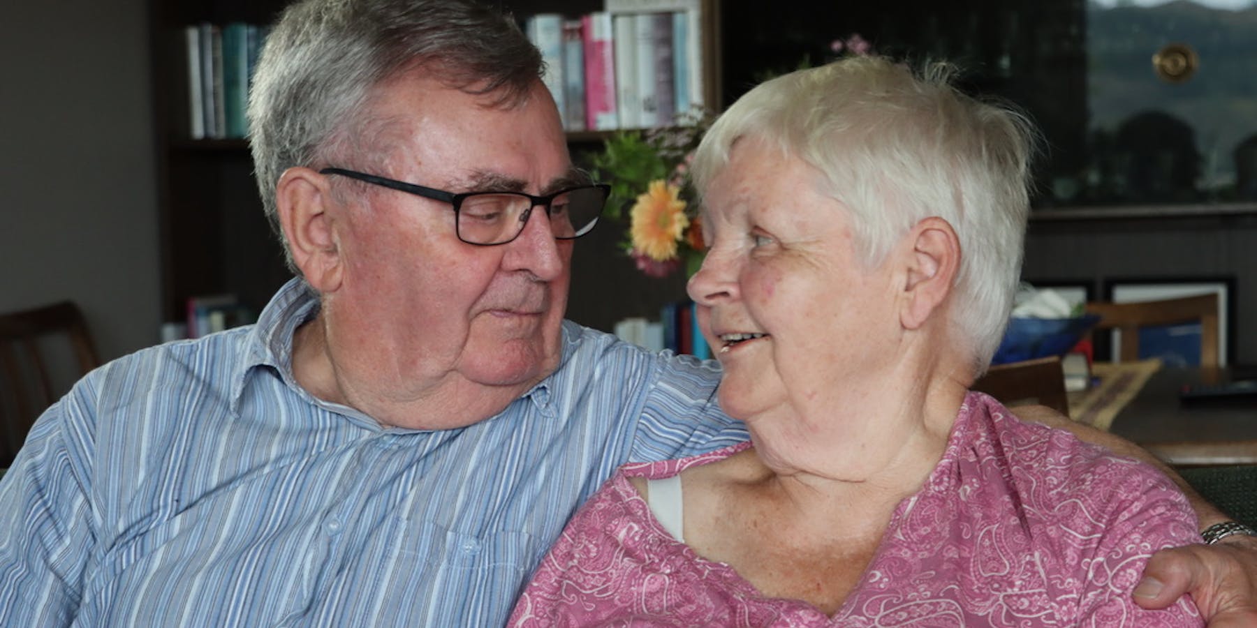 Til tross for ulikheter har Ole Johan og Gudveig elsket hverandre gjennom sine 60 år som ektefeller. – Motsetninger tiltrekker hverandre, påpeker Gudveig.