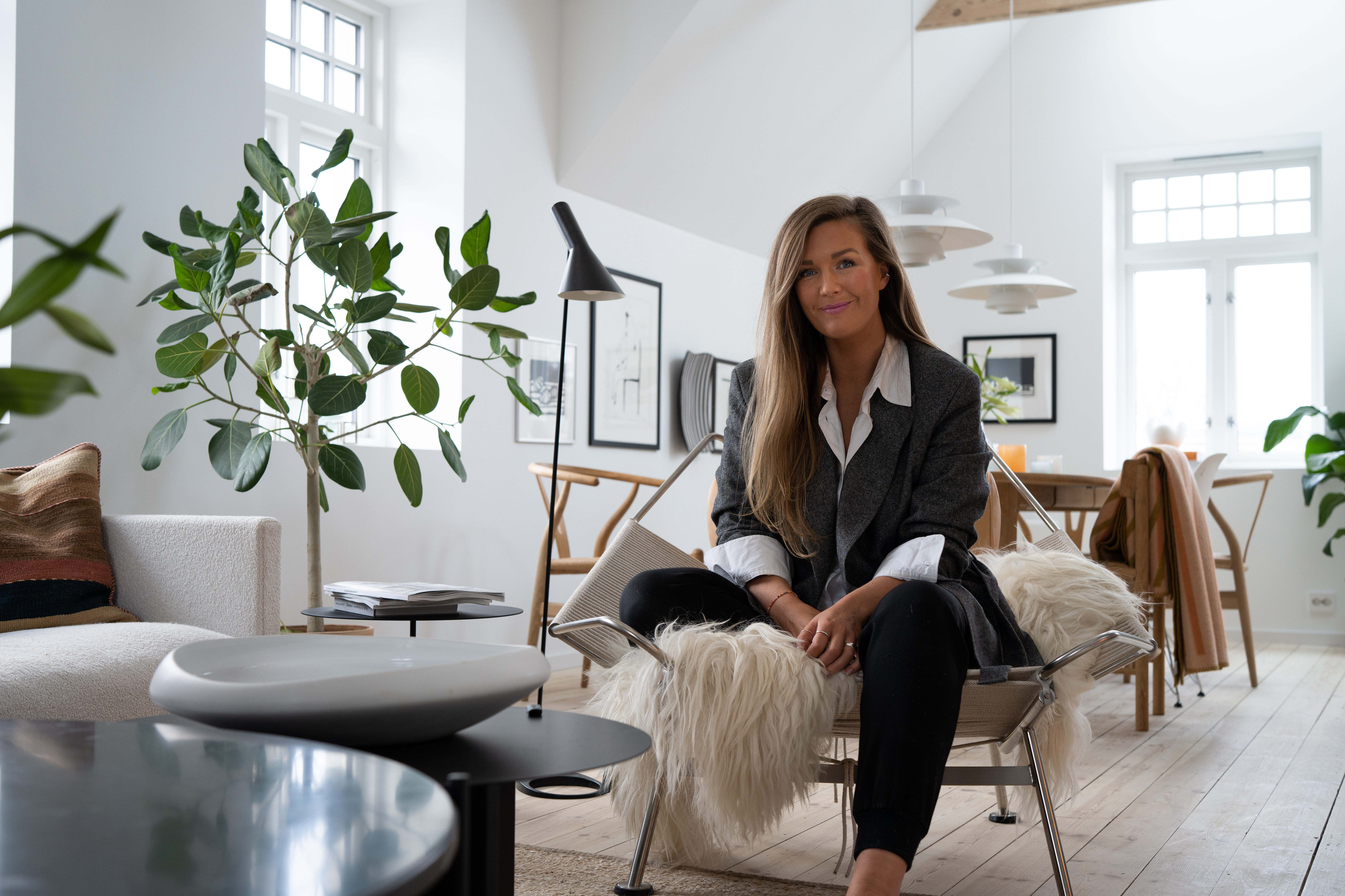 Mari Staveland har en forkjærlighet for design, interiør og arkitektur. Hun er utdannet eiendomsmegler, og for seks år siden startet hun eget selskap innen boligfotografering og rådgivning. Foto: Privat