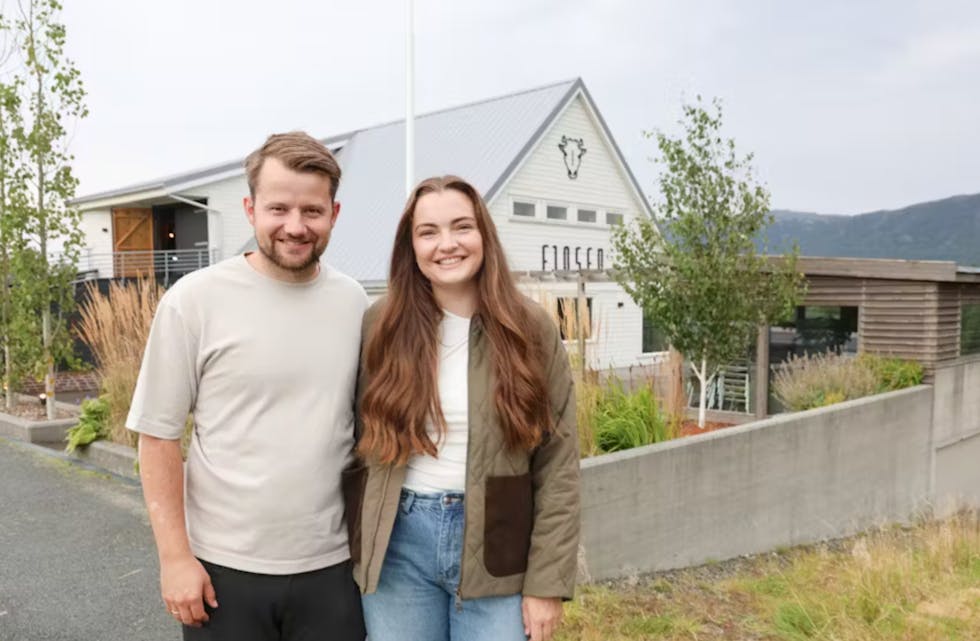 Ekteparet Sander Hettervik og Therese Antonsen Hettervik har flytta frå Tysvær til Skjold for å overta selskapslokalet Fjosen.