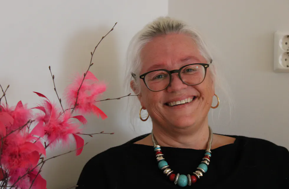 Anne Beth Junger, leiar for Haugaland avløysarlag, inviterer fleire til å delta på avløysarkurs i oktober. -Det er eit godt utgangspunkt for mange jobbar, seier ho.